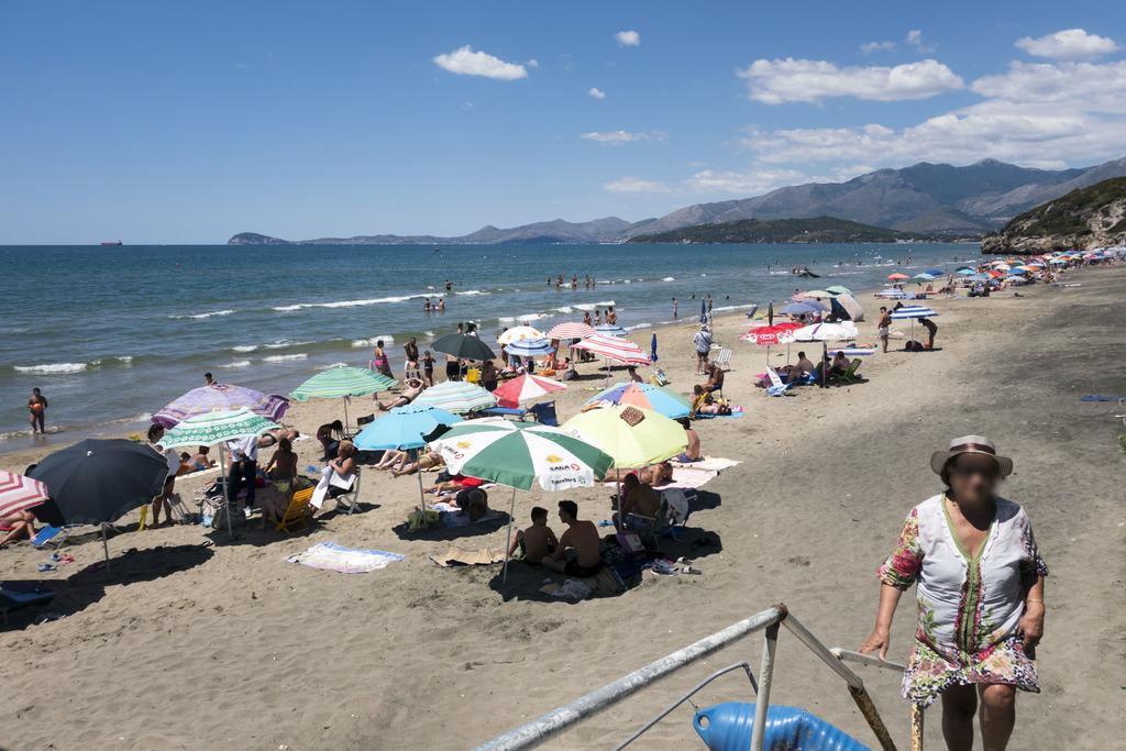 Livingapple Beach Minturno Exteriör bild